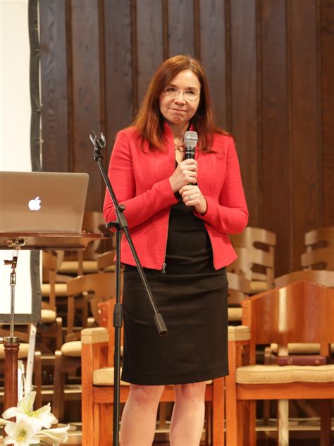 Fight climate change, urges scientist and evangelist Katharine Hayhoe | Mountain Xpress