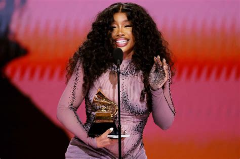 SZA Says Her Emotional Acceptance Speech at the Grammys was a ‘Culmination of Everything ...