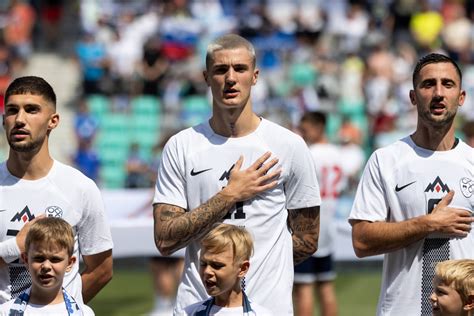 OFICJALNIE: Benjamin Šeško podpisał! Giganci Premier League muszą ...