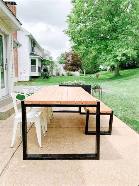 Easy DIY Outdoor Table - arinsolangeathome