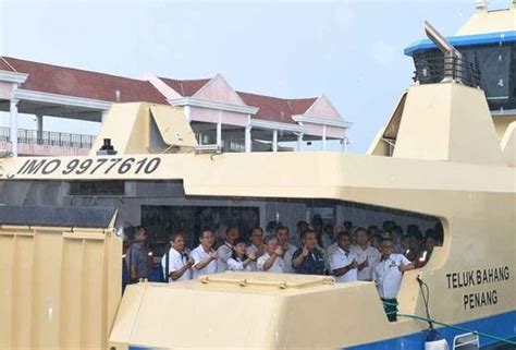 Malaysians Must Know the TRUTH: New Penang ferry users to enjoy free ...