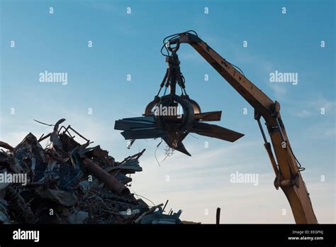 Scrap Yard Crane High Resolution Stock Photography and Images - Alamy