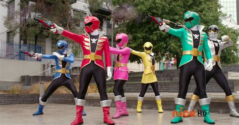 My Shiny Toy Robots: Series REVIEW: Power Rangers Super Megaforce