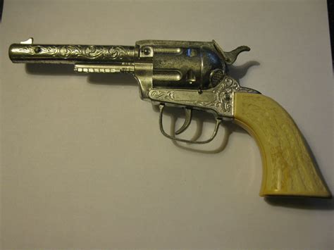 (CG -1) Vintage Toy Cap Gun: Unknown Pistol w/ White grips - Diecast