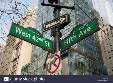 Fifth Avenue Sign New York High Resolution Stock Photography and Images - Alamy