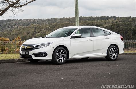 2016 Honda Civic VTi-S sedan review (video) | PerformanceDrive