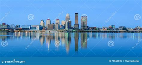 Louisville Kentucky Skyline Editorial Photography - Image of skyscraper, center: 75556597