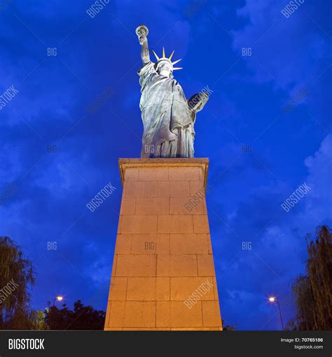 Replica Statue Liberty Image & Photo (Free Trial) | Bigstock