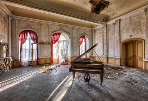 These Urban Decay Photos Turn Abandoned Buildings Into Work of Art