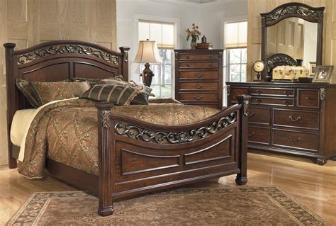 Ashley Signature Design Leahlyn Traditional King Panel Bed with Ornate Headboard and Footboard ...