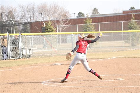 Softball team wins big in GPAC games – Beacon