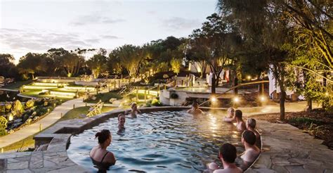 Desde Melbourne: viaje de medio día a Peninsula Hot Springs | GetYourGuide