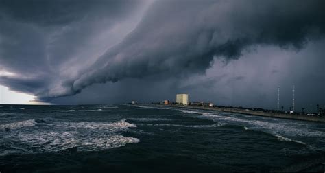 🔥 Storm clouds over Galveston, Texas a few days ago 🔥 : r ...