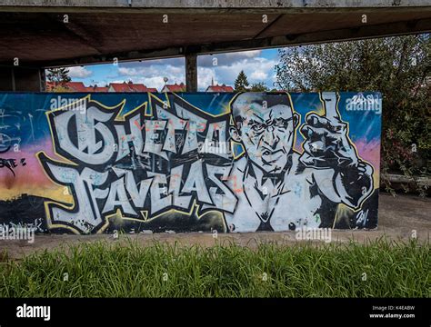 Ghetto Favelas Graffiti Kunst auf einer Wand in Gonfreville l'Orcher, Frankreich Stockfotografie ...