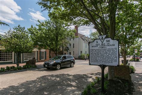 old isle of wight courthouse historical marker