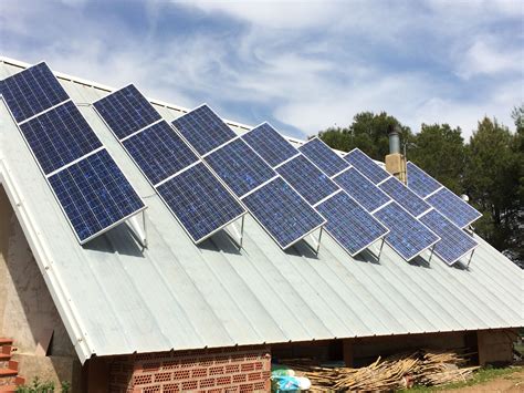 INSTALACION DE ENERGIA SOLAR FOTOVOLTAICA AISLADA 20KW/DIA EN PALMA...