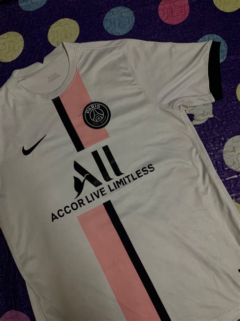 PSG fans issue, Men's Fashion, Activewear on Carousell