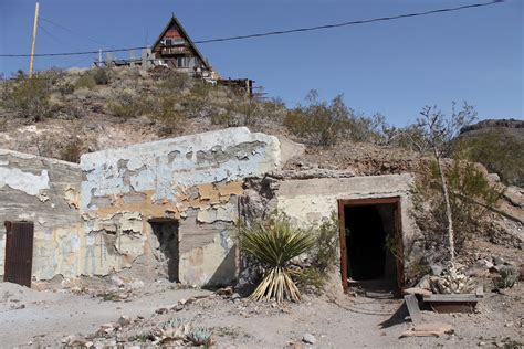 disPLAY.: Oatman, Arizona