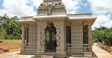 Kauai Aadheenam Hindu Monastery in Hawaii, USA | Sygic Travel