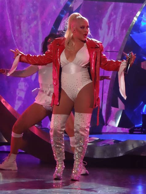 CHRISTINA AGUILERA Performs in Las Vegas 09/27/2019 – HawtCelebs