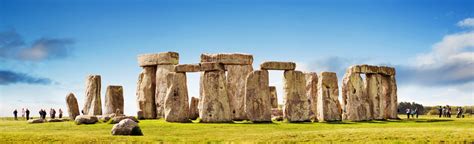 Avebury & Stonehenge – Which Should You Visit?