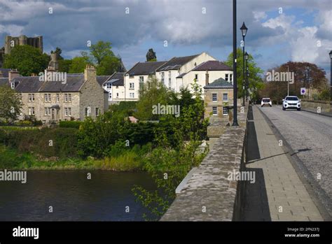 Cars crossing the River Tweed on Kelso Bridge, Scottish Borders ...