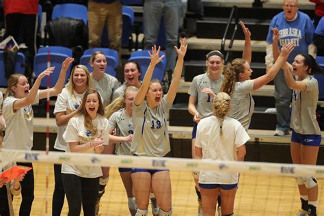 PHOTO GALLERY: Loper Volleyball Wins MIAA Conference Tournament – UNK News