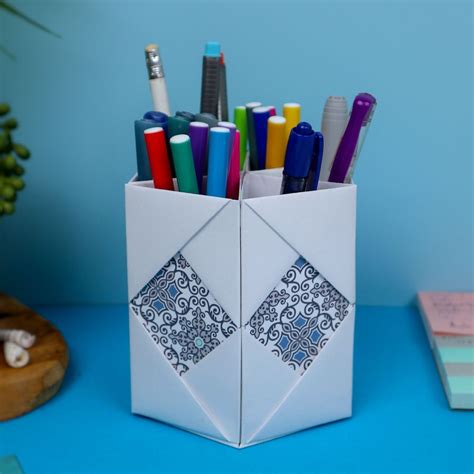 DIY Pencil Holder Out of Paper - Craftsy Hacks