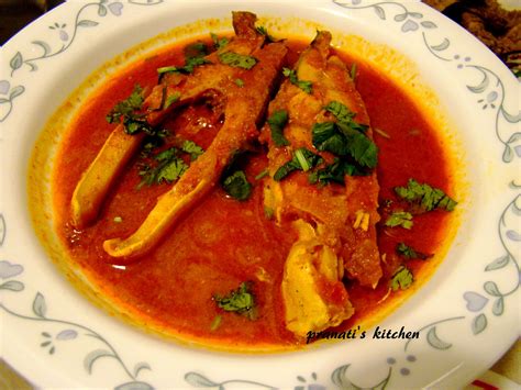 Delicious Recipes 4m Pranati's Kitchen: Pomfret fish curry