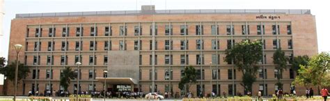 Gujarat government transfers 50 IAS officers | DeshGujarat