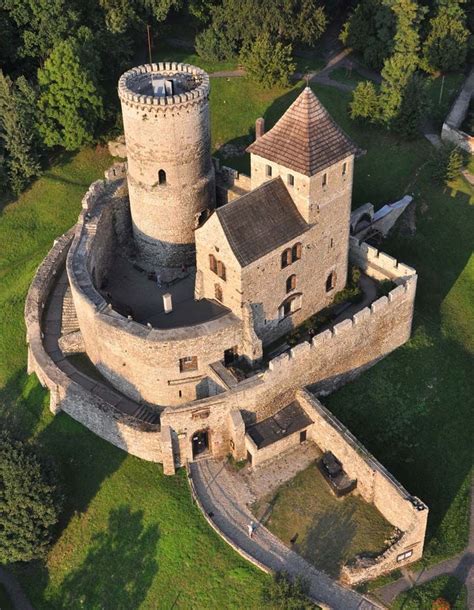 Bedzin Castle Poland | Castle designs, Medieval castle, Castle house