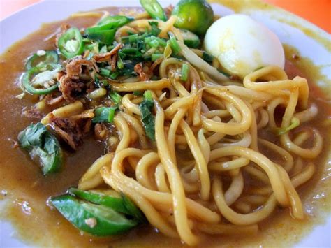 30 Famous Local Foods To Eat In Singapore Before You Die