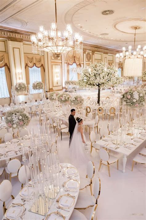 An Elegant White and Gold Wedding? Yes, Please! | White wedding theme, White wedding decorations ...