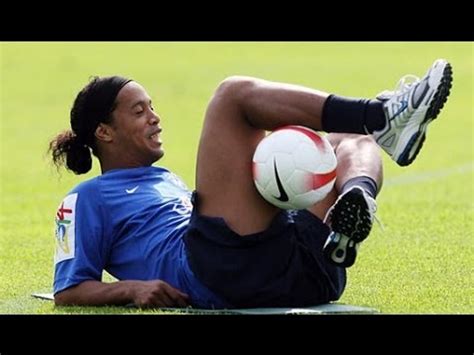 Ronaldinho Freestyle Crazy Tricks - YouTube