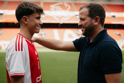 Ajax has signed Damián van der Vaart