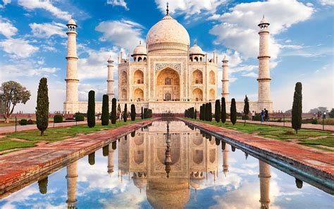 Taj Mahal: Construction of its Invincible Foundation - The Constructor