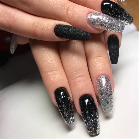 UPDATED: 50 Elegant Black and Silver Nails (July 2020)