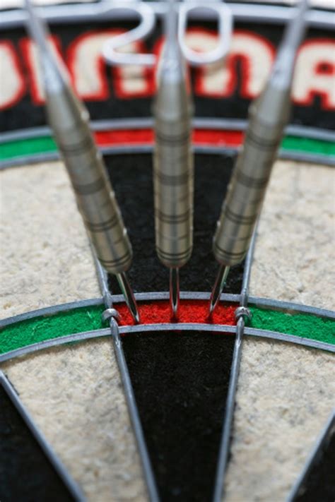 How to Get 180 in Darts - SportsRec