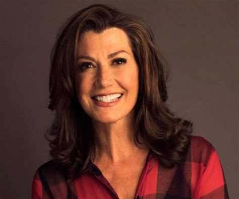 Amy Grant Biography - Childhood, Life Achievements & Timeline