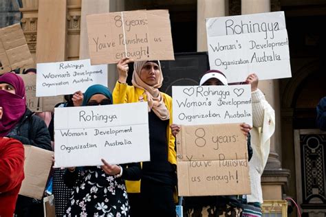 Photos: Activists rally for refugee rights