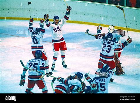 1980 hockey team win hi-res stock photography and images - Alamy