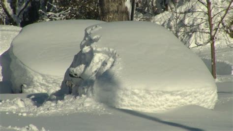 Massive snowstorm swamps Duluth, Minnesota - YouTube