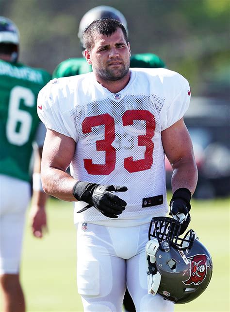 Who Is Peyton Hillis: Ex-NFL Star In ICU After Saving Kids From ...