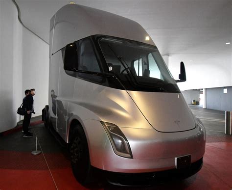 Incredible Tesla Semi motorhome design revealed that’s fully electric & can drive up to 500 ...