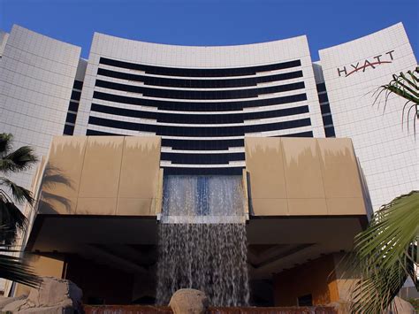 Grand Hyatt Dubai ist ein fünf Sterne Stadthotel