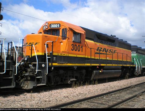 BNSF GP40-2R 3001