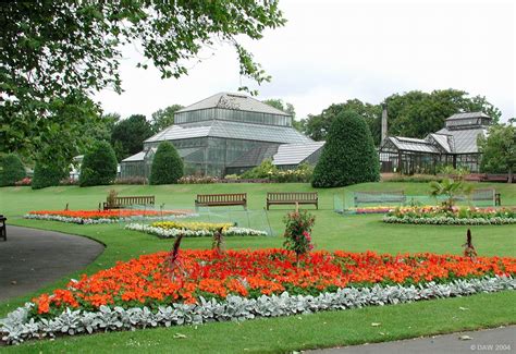 The Glasgow Botanic Gardens, situated at the top of Byres Road | Glasgow botanic gardens ...