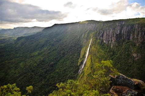 The most important landmarks in Zimbabwe | National parks, Landmarks ...