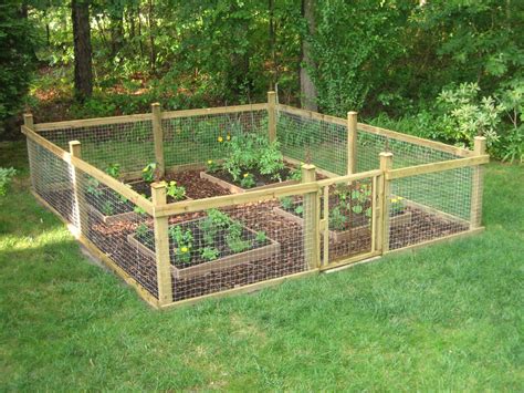How To Build Fenced Vegetable Garden - Polly Howtos
