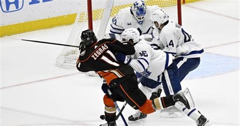 Ducks beat Leafs 4-3 in OT to end 7-game slide | Globalnews.ca